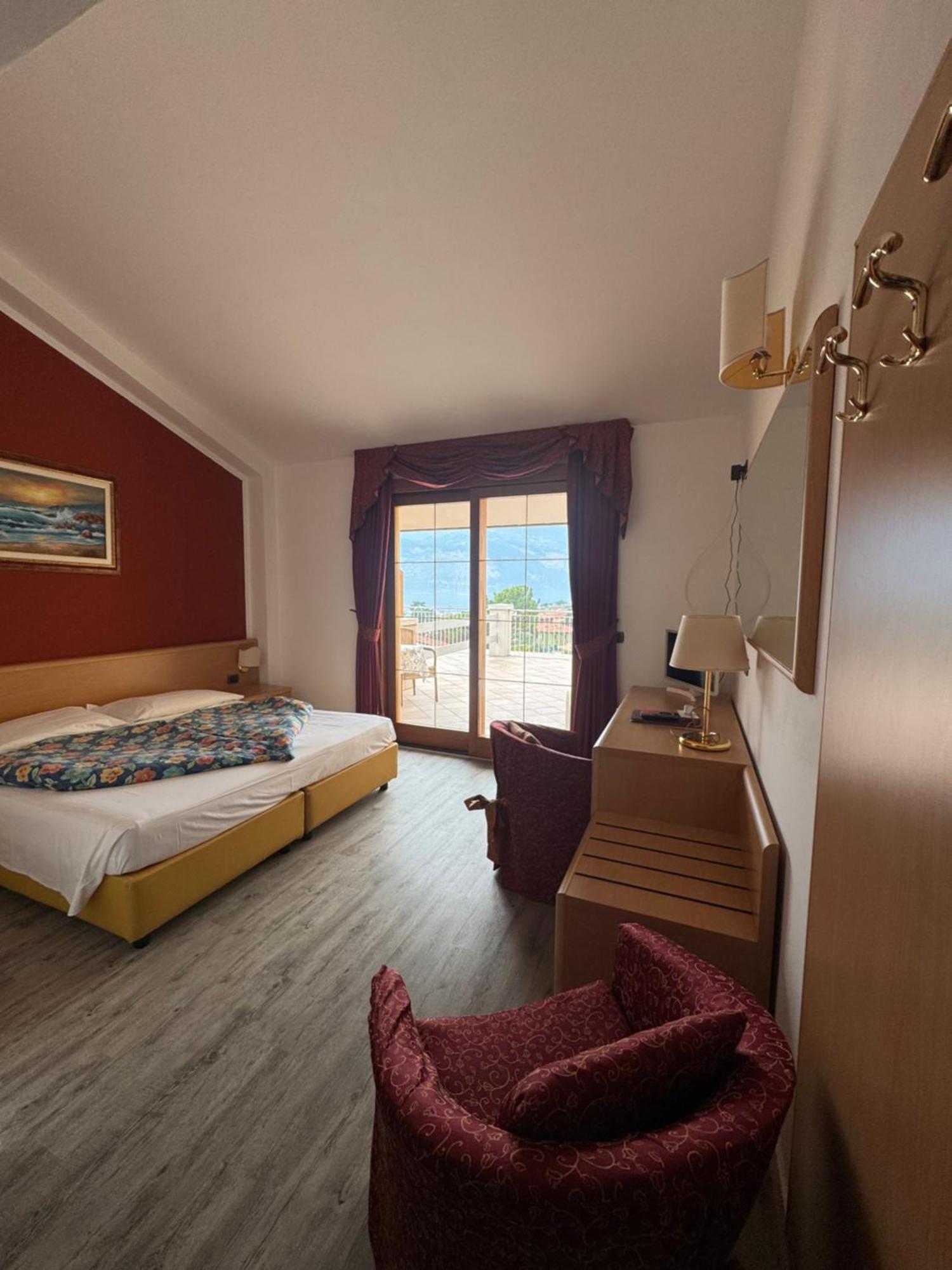 Hotel Alpi Malcesine Exteriör bild